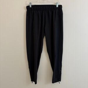 NWT Brooks Women Shakeout Pant Black Size M Jogger Athletic Sportswear